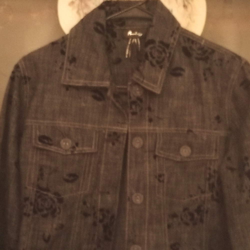 Ladies denim velvet embossed jacket. New w/o tags. Size medium.